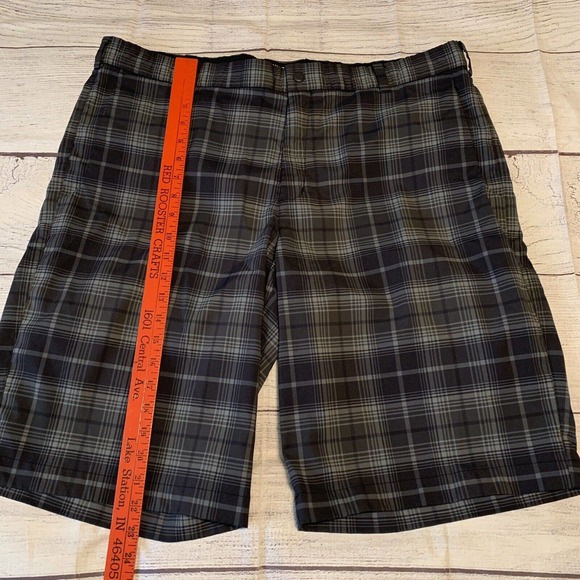Nike Golf Tour Performance Mens Size 38 Dark Gray Plaid Chino Flat Front Shorts - Picture 3 of 8
